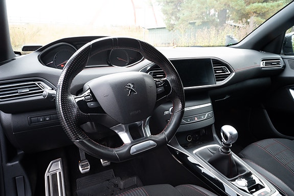 Peugeot 308 SW 12 of 24