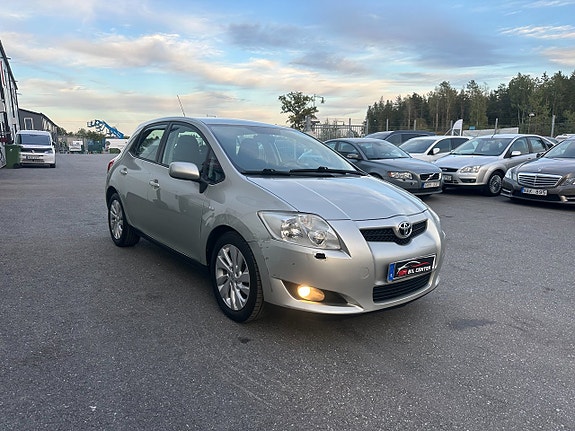 Toyota Auris 2 of 16