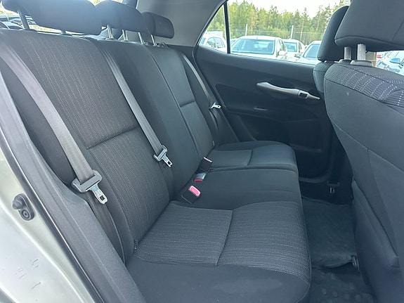 Toyota Auris 14 of 16