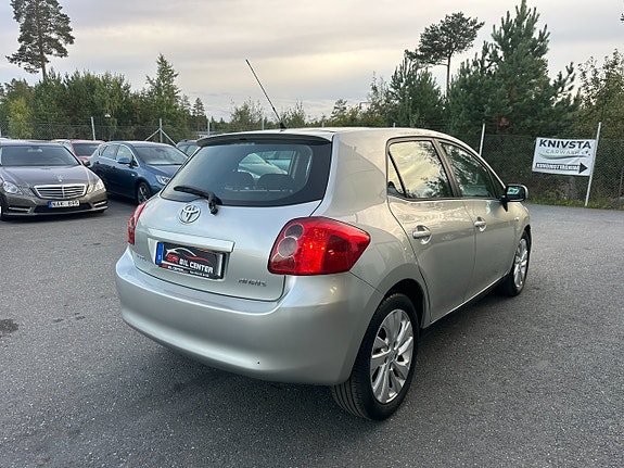 Toyota Auris 6 of 16