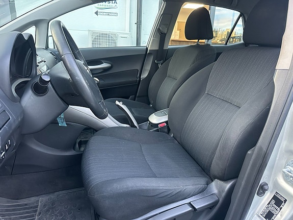 Toyota Auris 11 of 16