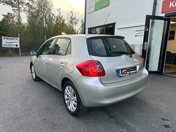 Toyota Auris 5 of 16