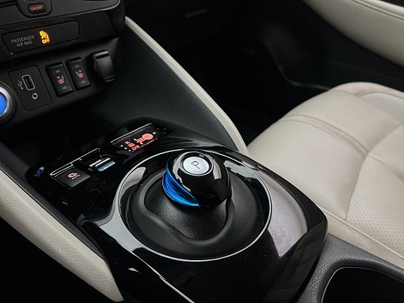 Nissan Leaf 24 of 30