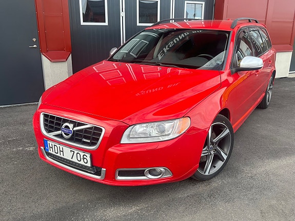 Volvo V70 2 of 13