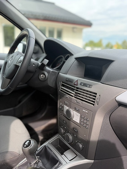 Opel Astra 8 of 9