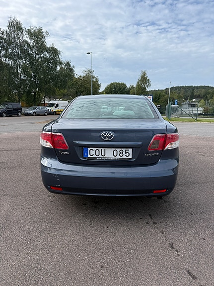 Toyota Avensis 4 of 15
