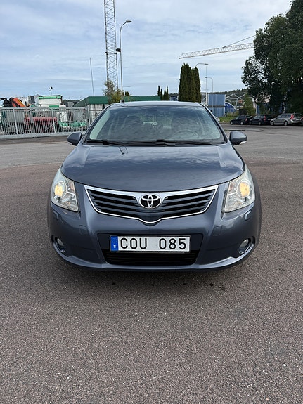 Toyota Avensis 3 of 15