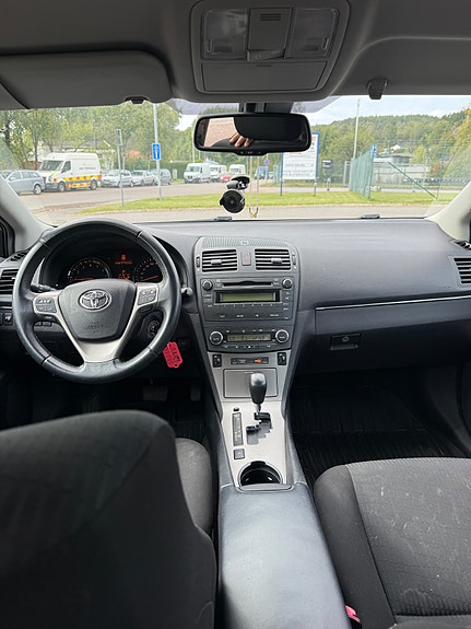 Toyota Avensis 8 of 15