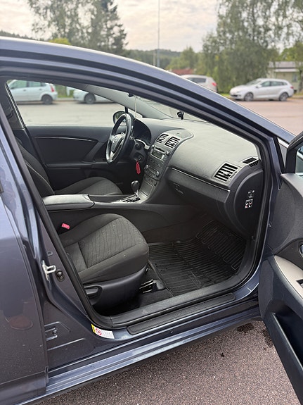 Toyota Avensis 11 of 15