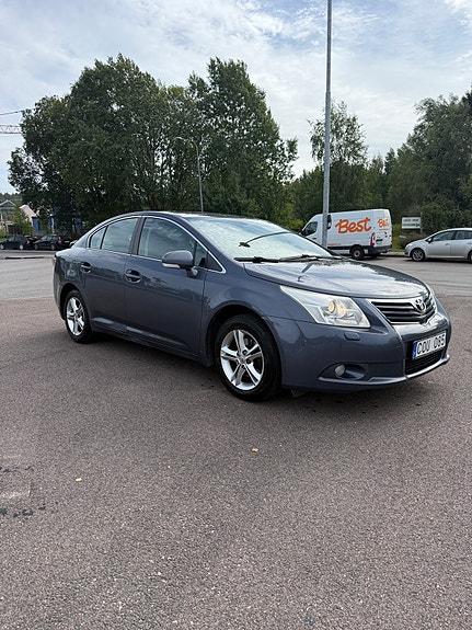 Toyota Avensis 2 of 15