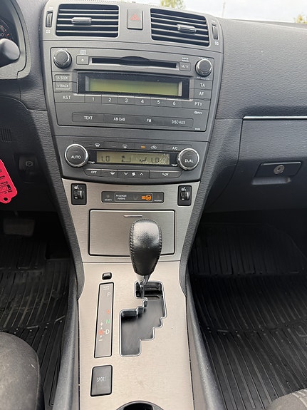 Toyota Avensis 9 of 15