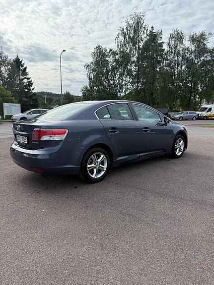 Toyota Avensis 7 of 15