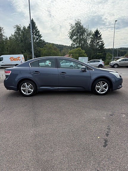 Toyota Avensis 5 of 15