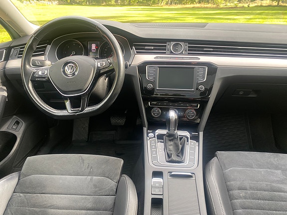 Volkswagen Passat 6 of 10
