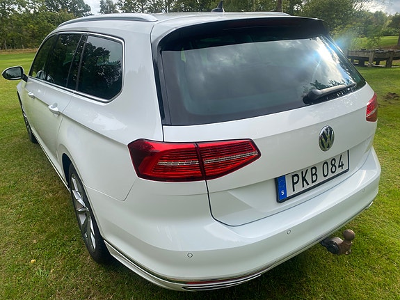 Volkswagen Passat 2 of 10