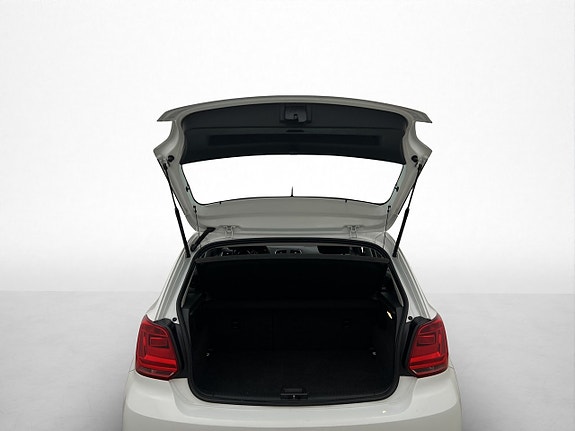 Volkswagen Polo 10 of 23