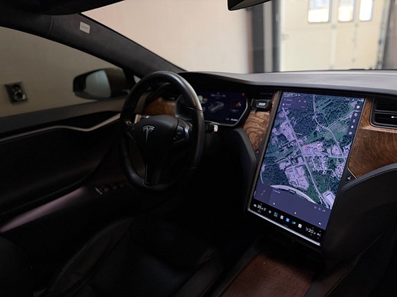 Tesla Model S 14 of 16