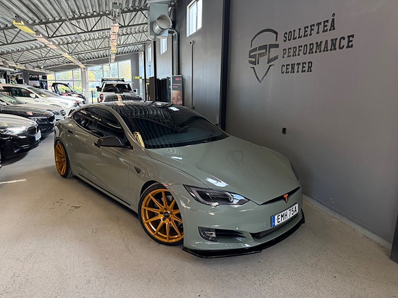 Tesla Model S 9 of 16