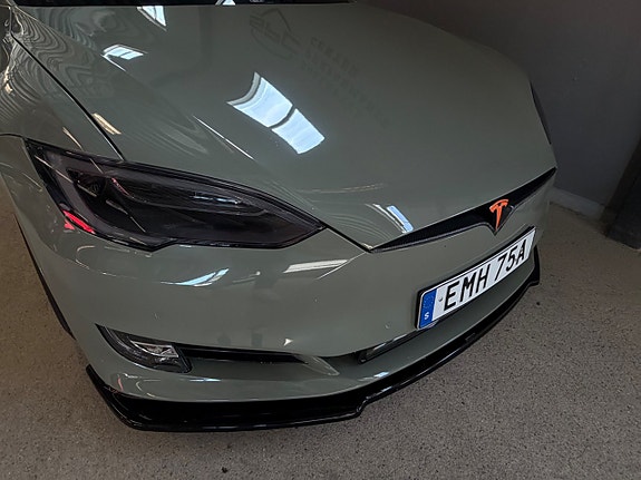 Tesla Model S 7 of 16