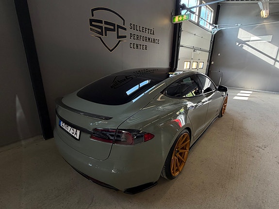 Tesla Model S 3 of 16