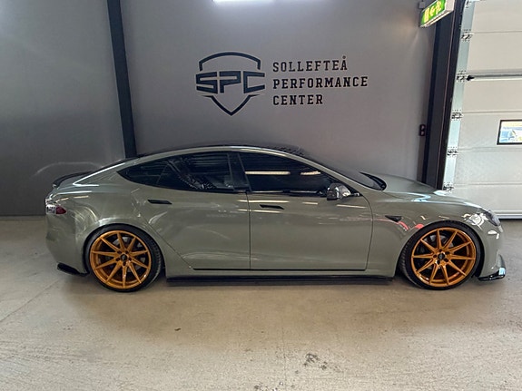 Tesla Model S 2 of 16