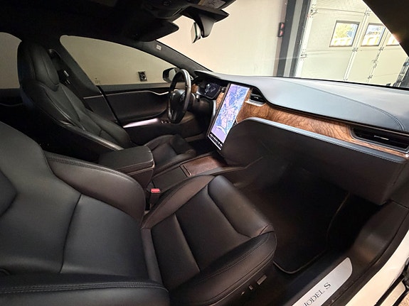 Tesla Model S 12 of 16