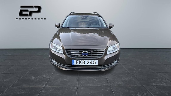 Volvo V70 2 of 12