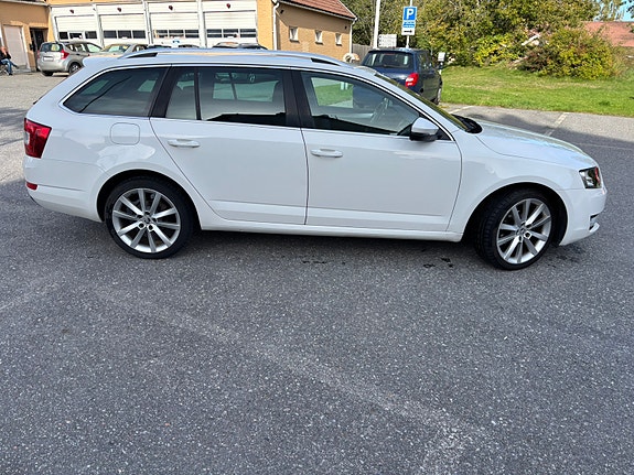 Skoda Octavia 3 of 6