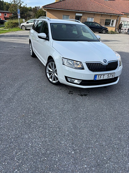 Skoda Octavia 2 of 6