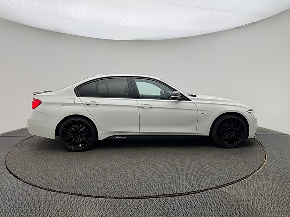 BMW 320d 2 of 26