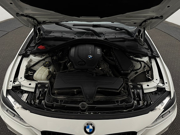 BMW 320d 12 of 26