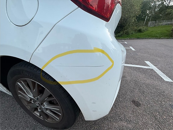 Toyota Yaris 6 of 9