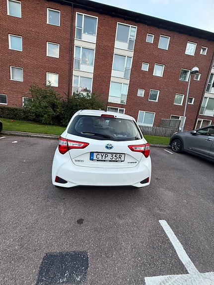 Toyota Yaris 9 of 9