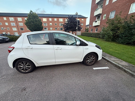 Toyota Yaris 4 of 9