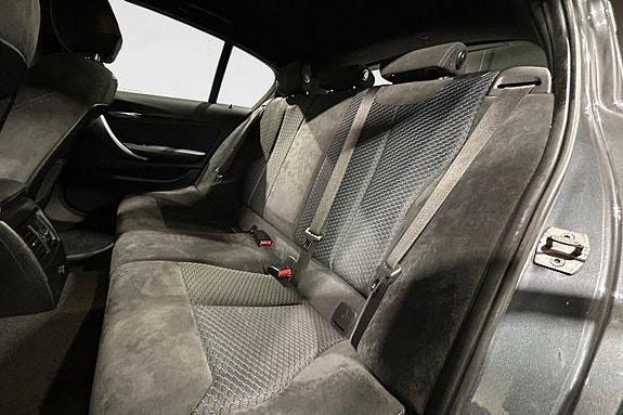 BMW 118d 14 of 17