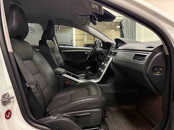 Volvo V70 4 of 23