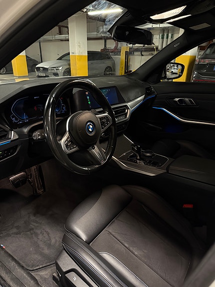 BMW 330e 5 of 6
