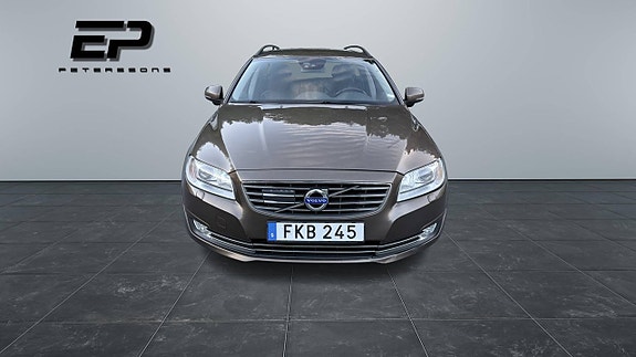 Volvo V70 2 of 15