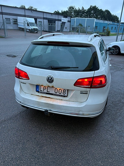 Volkswagen Passat 2 of 7