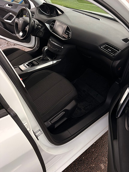 Peugeot 308 5 of 12