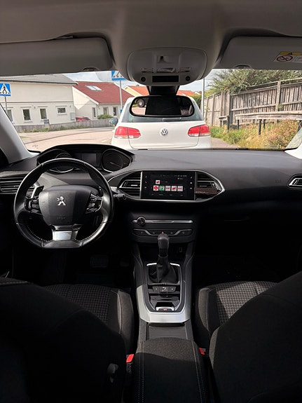 Peugeot 308 10 of 12