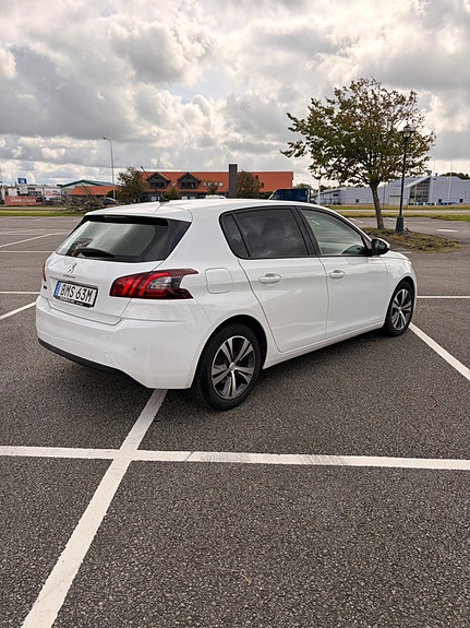 Peugeot 308 3 of 12