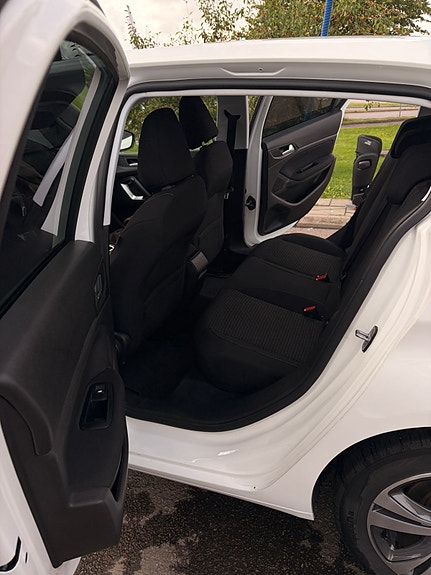 Peugeot 308 4 of 12