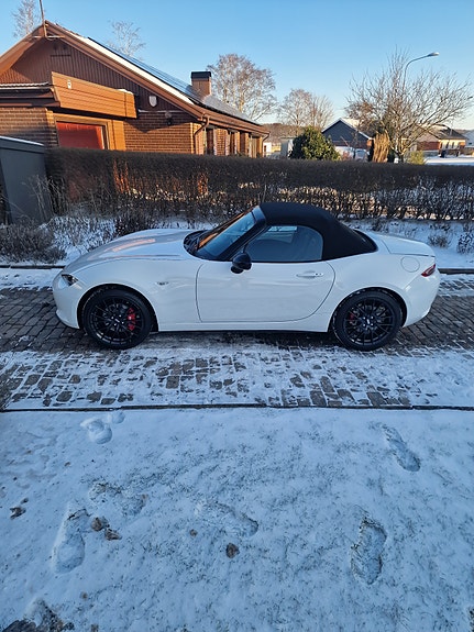 Mazda MX-5 2 of 7