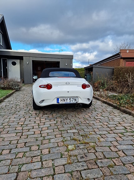 Mazda MX-5 4 of 7