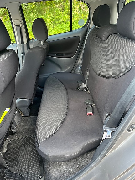 Toyota Yaris 6 of 9