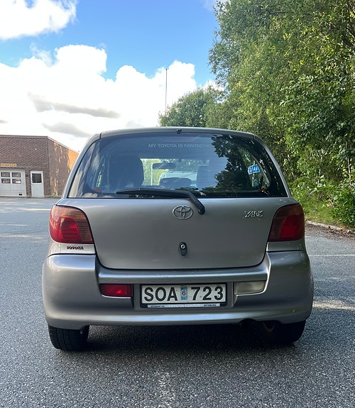 Toyota Yaris 4 of 9