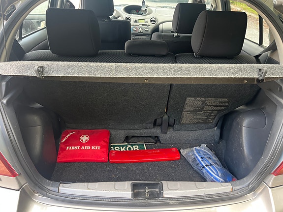 Toyota Yaris 8 of 9