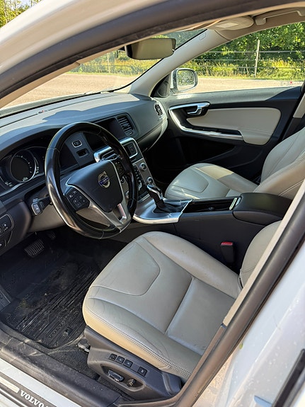 Volvo V60 3 of 7