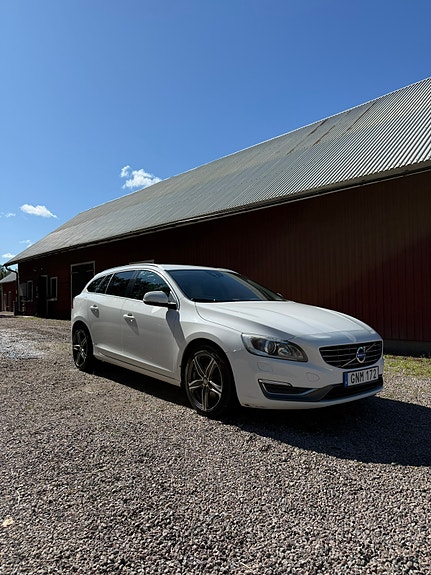 Volvo V60 2 of 7